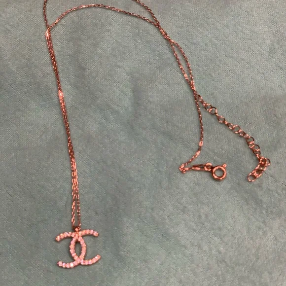 Brand new , rare  Rose Gold plated with crystals  Necklace,great for collectors - Picture 4 of 14
